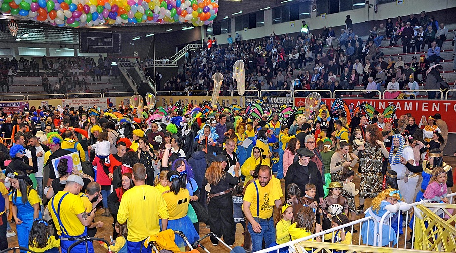 Coslada: Miles de personas se dan cita en las calles y el Polideportivo La Vía para celebrar el día grande del Carnaval 2019