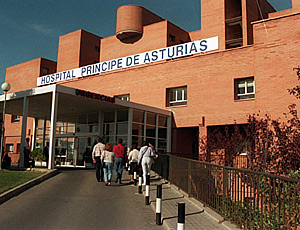 El Consejero de Sanidad valora poner camas de media estancia en el Hospital de Alcalá de Henares.