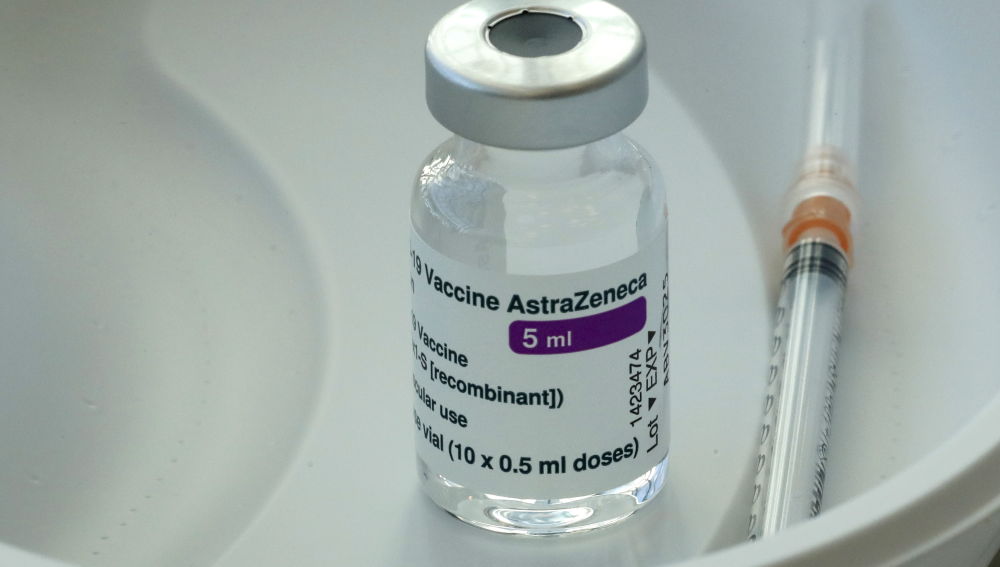 Dinamarca, Austria y otros cuatro países europeos suspenden la vacunación con AstraZeneca por muertes causadas por trombosis.