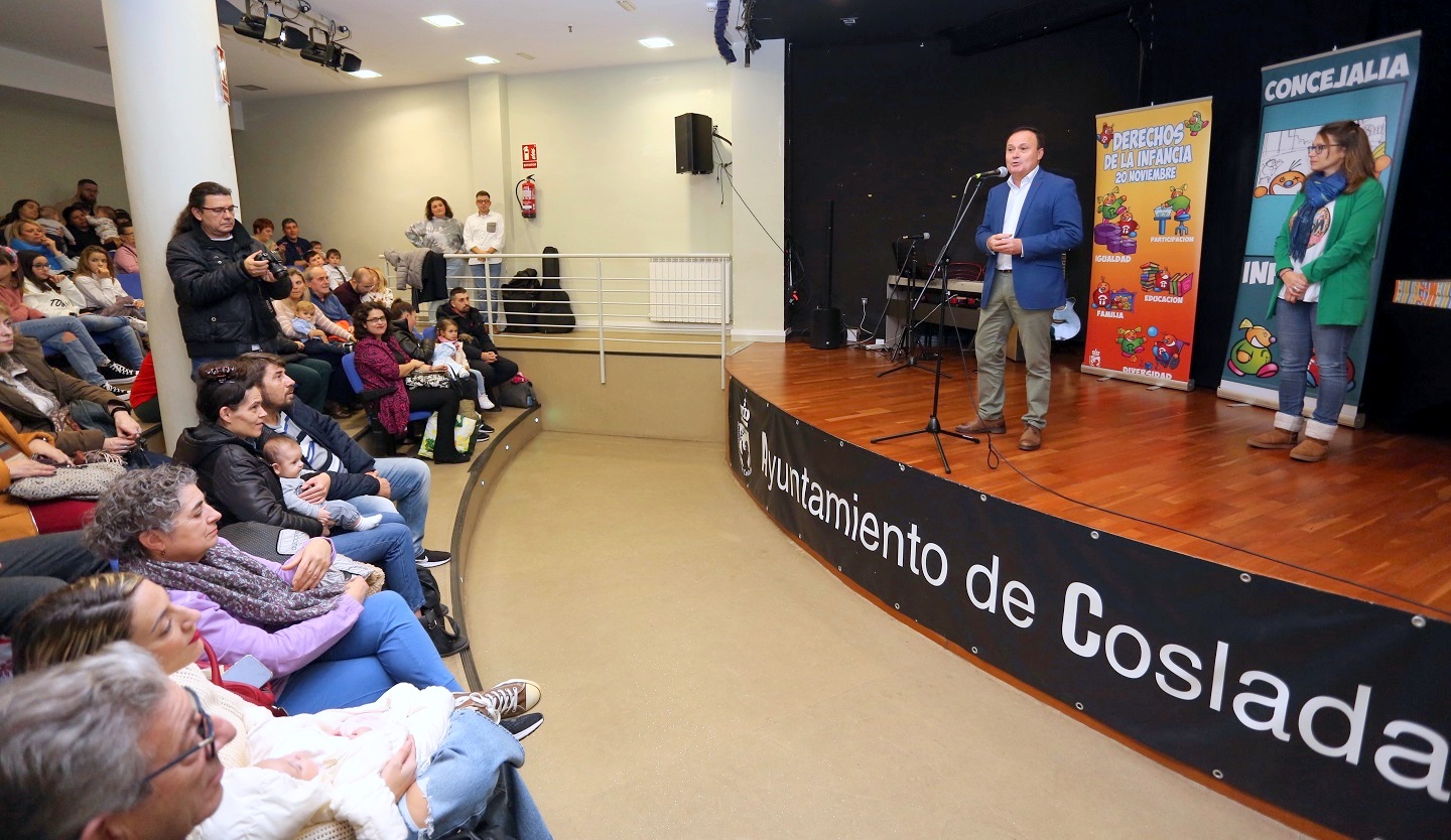 El ayuntamiento de Coslada homenajea a los niños y niñas nacidos los últimos meses en el municipio.