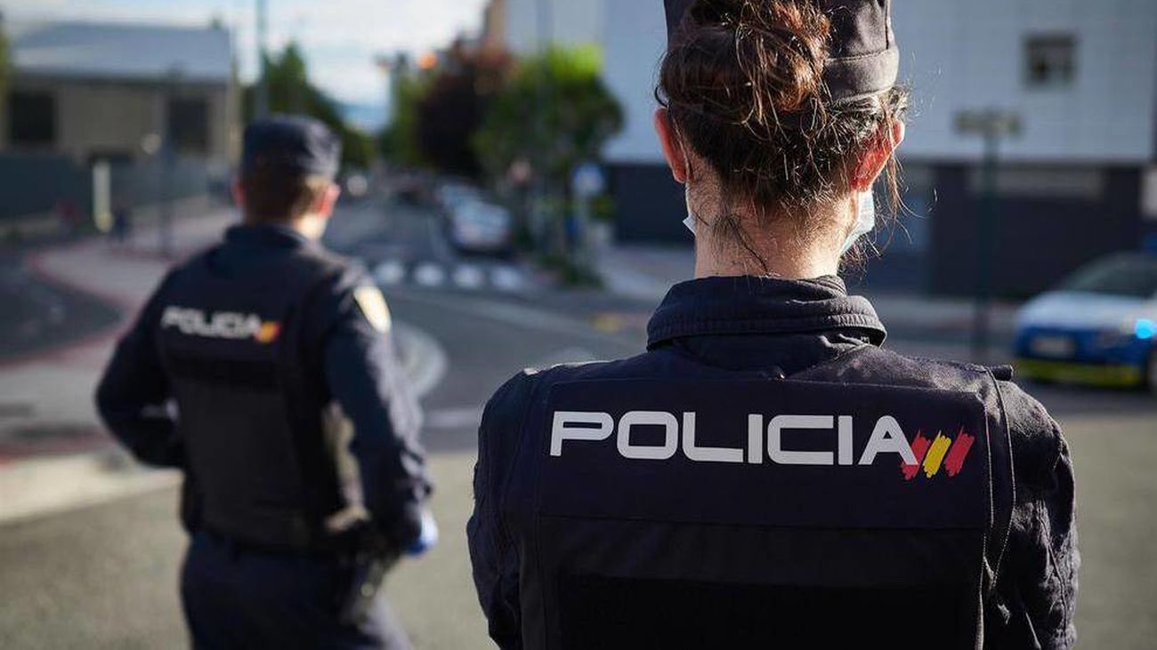 Policía Nacional detiene a dos jóvenes de Alicante que utilizaron comercios de Albacete para cometer estafas.