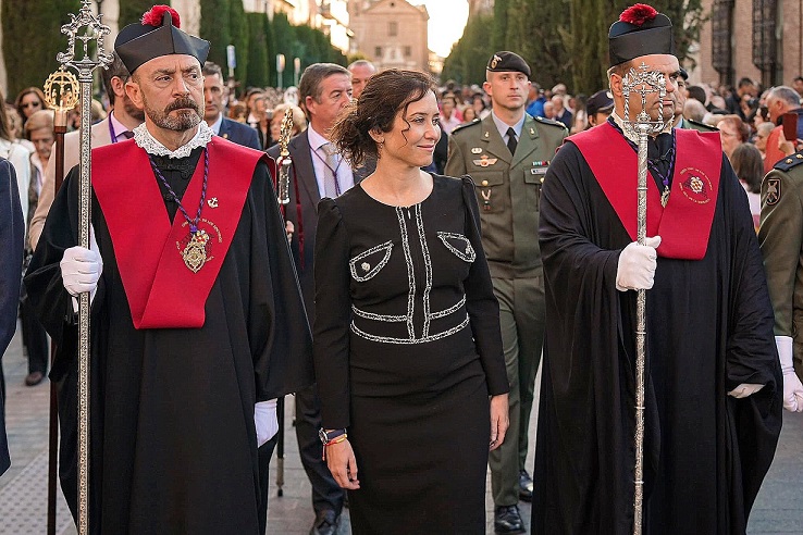 Diaz Ayuso Preside la Procesión del Cristo de los Doctrinos y Ntra. Sra. de la Esperanza en Alcalá de Henares.