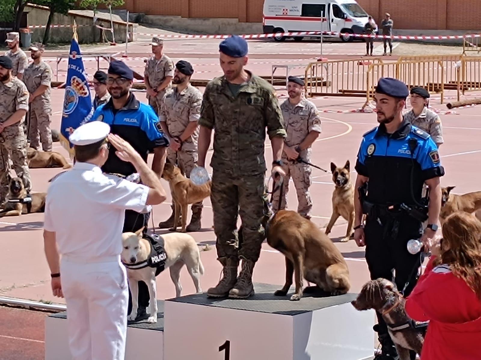 La Policía Local de Coslada obtiene un buen resultado en la carrera de guías caninos del Centro Militar de la Defensa.