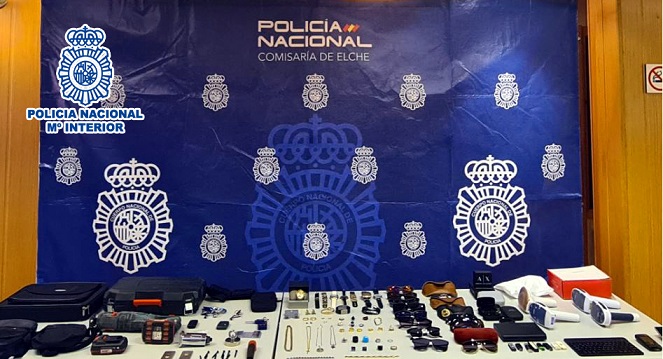 Detenido un varón por participar en tres robos con fuerza en viviendas de Elche, Guadalajara y Valladolid.