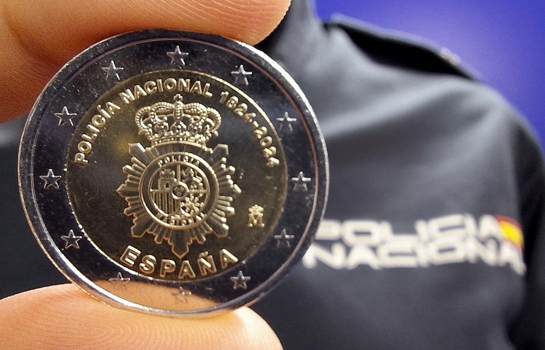 Entra en circulación una nueva moneda de 2 € con motivo del 200 aniversario de la Policía Nacional