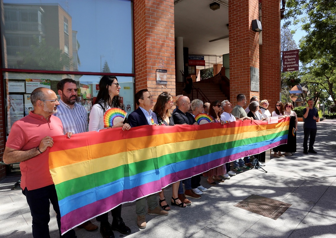 La Semana del Orgullo LGTBIQ+ en Coslada continúa con la lectura del manifiesto.