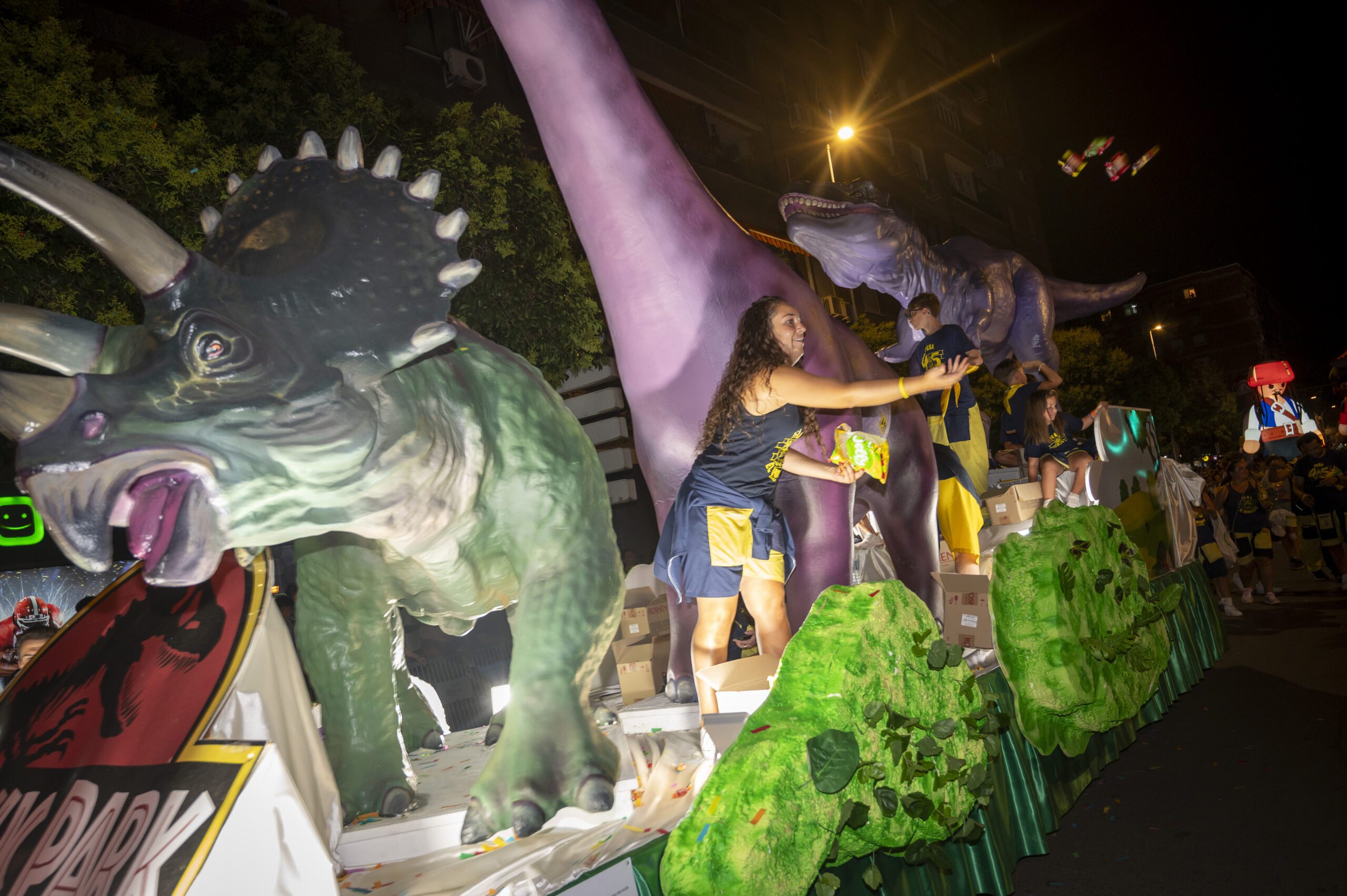 Un Gran Desfile de Carrozas y fuegos artificiales ponen fin a las Ferias 2024 de Alcalá