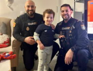 FOTOGRAFIA AGENTES Y NIÑO